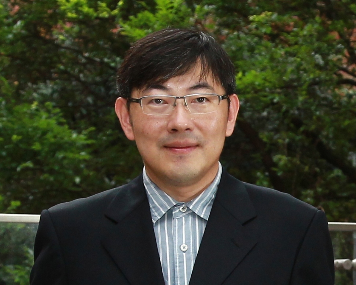 Dr Dan Wang