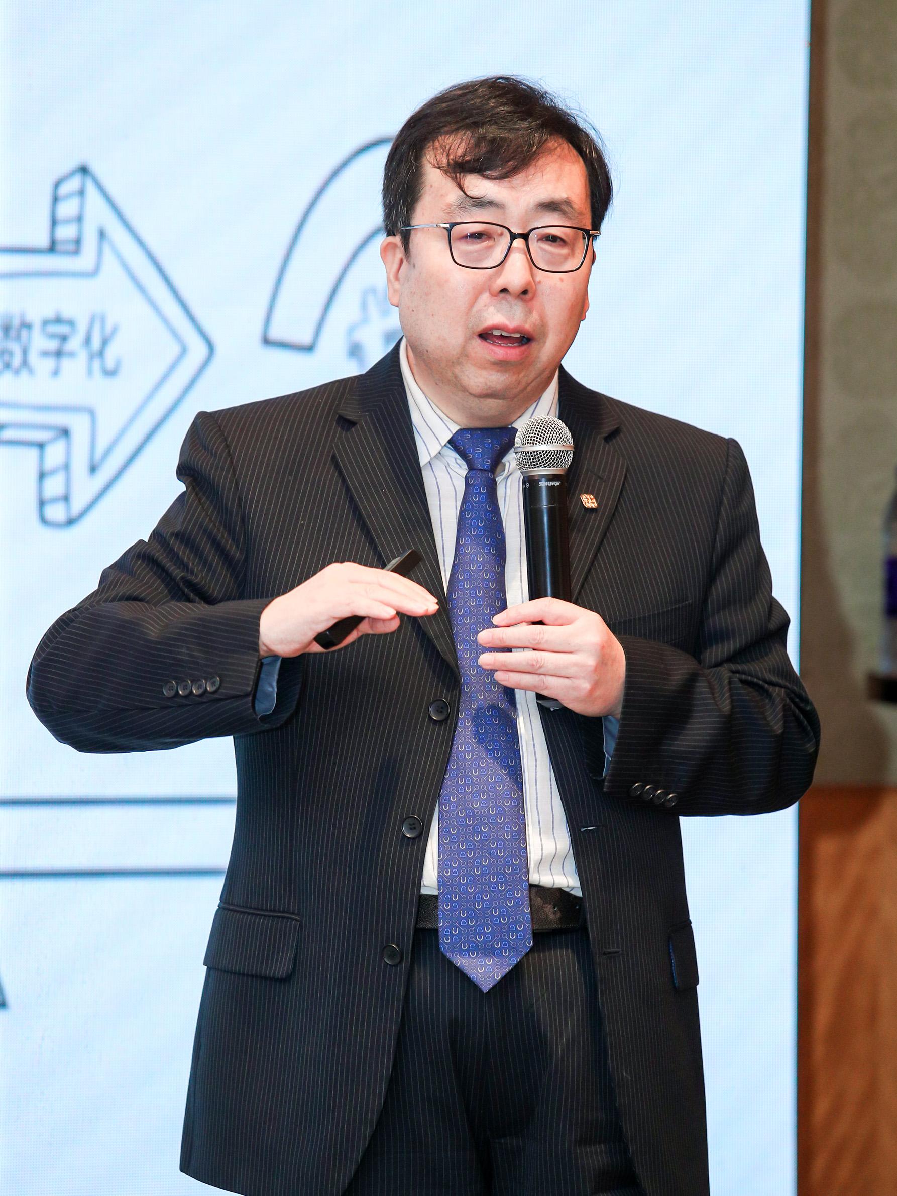 AK7I1061_3357331359-3693436797