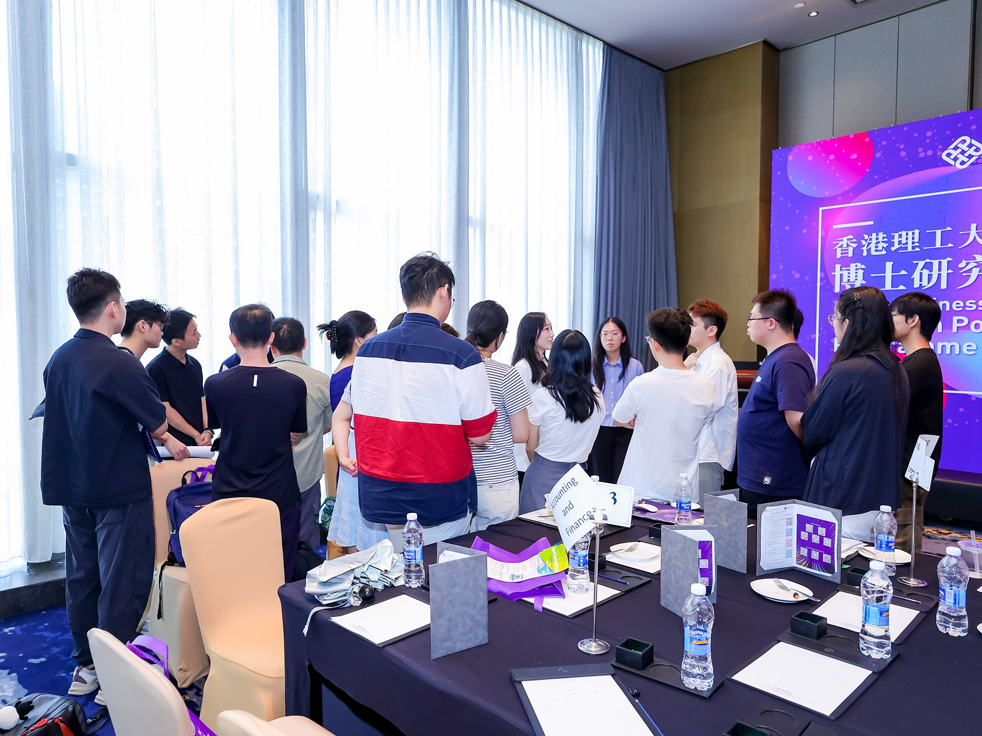 DE9A3379__14364152_a7214173033_plx