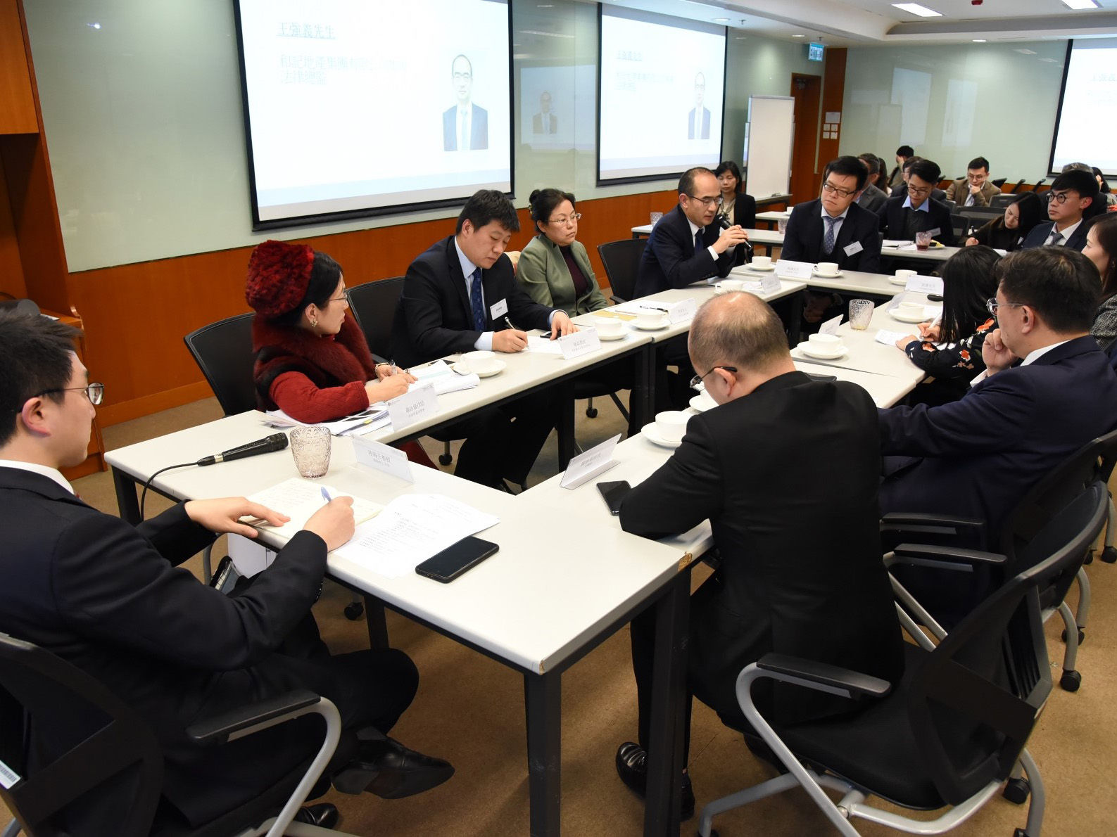 各嘉賓發表講話