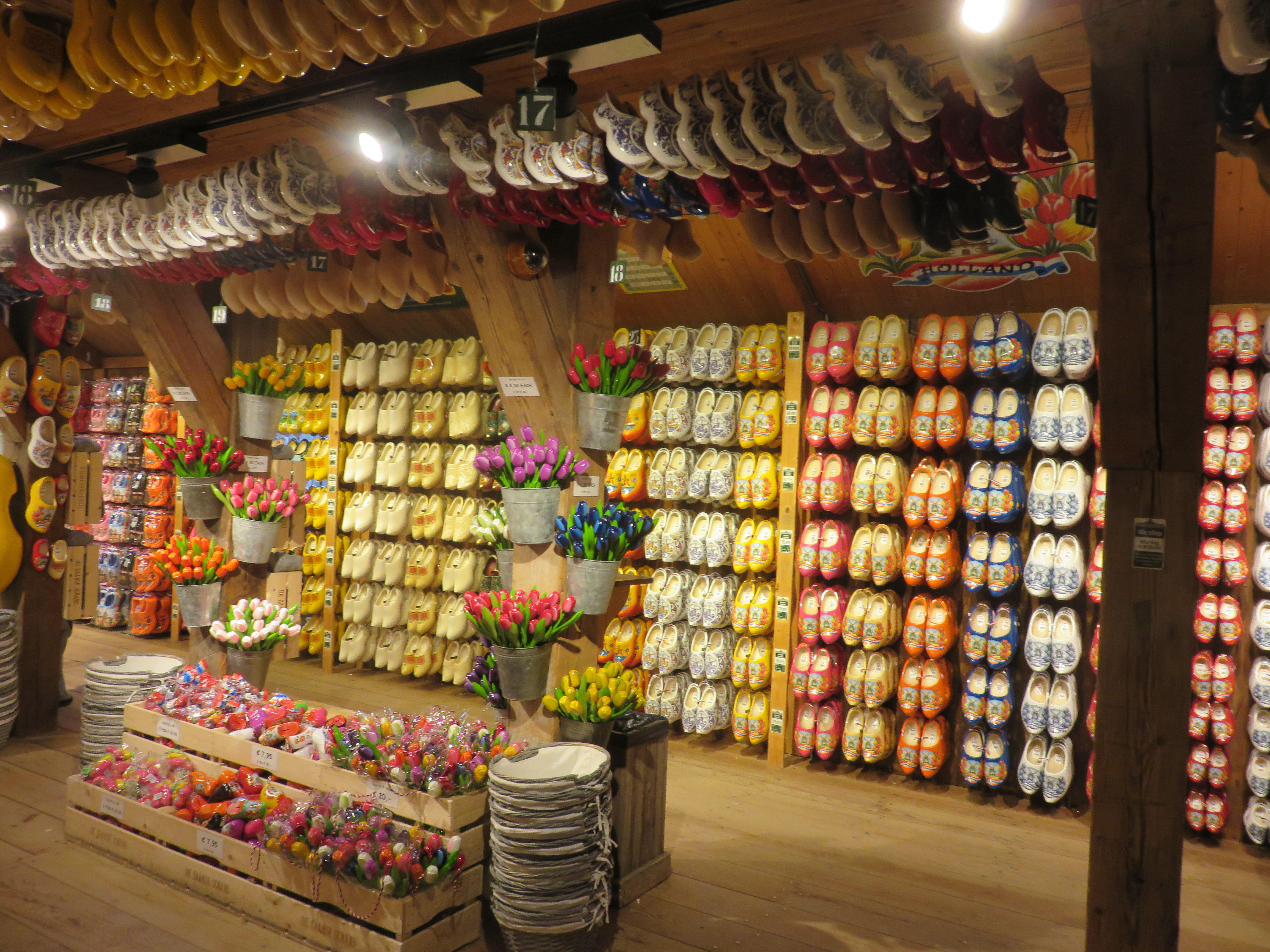 11_1WoodenShoeFactory