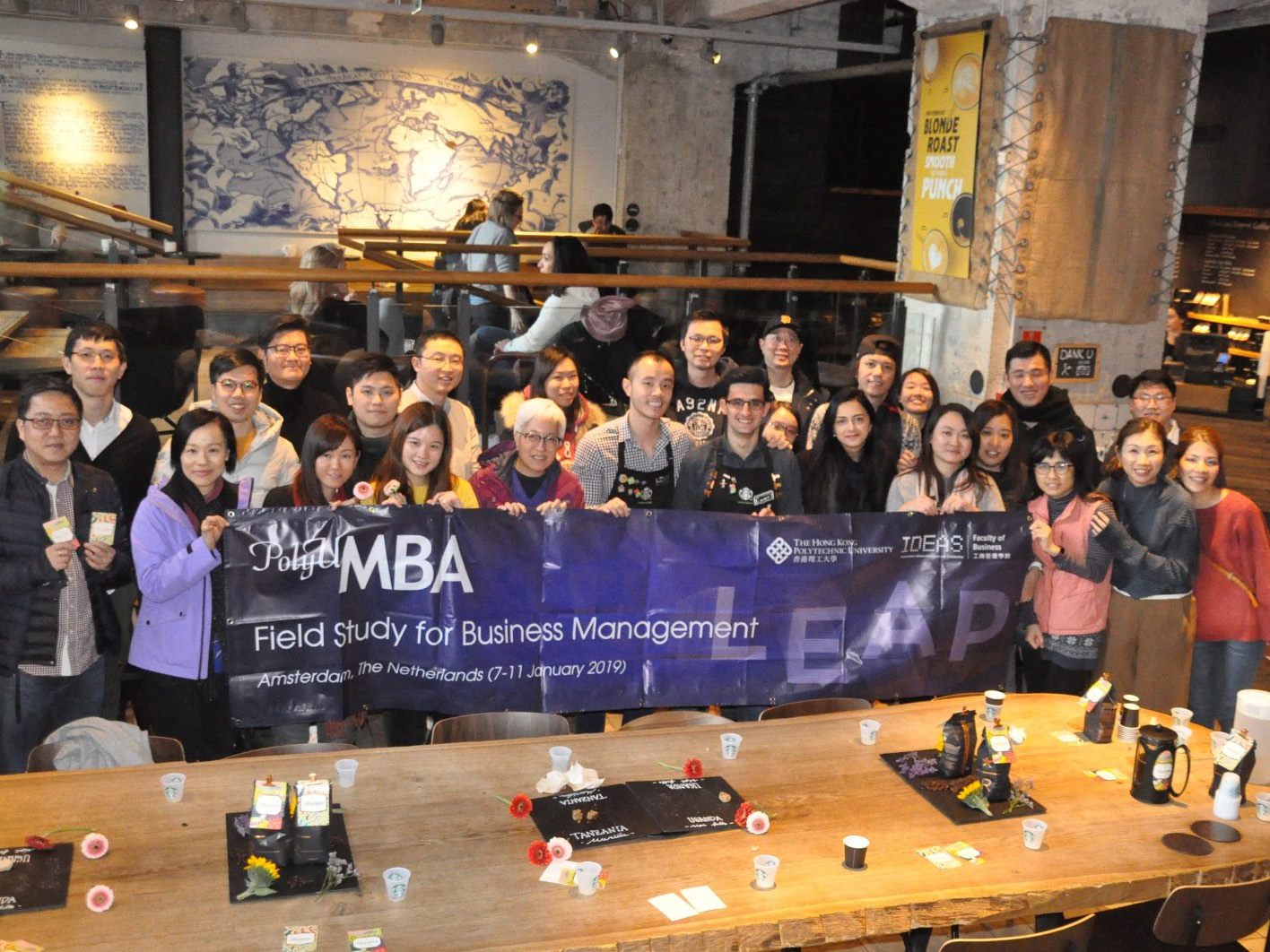 7_Starbucks concept store at the Bank