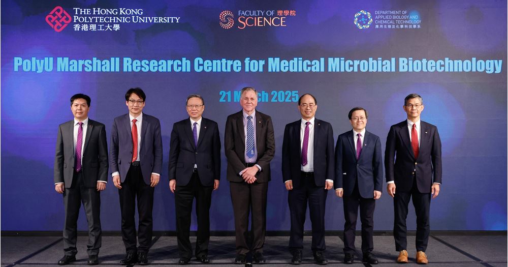 The opening ceremony of the PolyU Marshall Research Centre for Medical Microbial Biotechnology was officiated by Prof. Barry Marshall (4th from left); Prof. Jin-Guang Teng (3rd from left); Prof. Wing-tak WONG, PolyU Deputy President and Provost (3rd from right); Prof. WANG Zuankai, Associate Vice President (Research and Innovation) (2nd from left); Prof. Raymond WONG, Dean of the Faculty of Science (2nd from right); Prof. Larry CHOW, Head of the Department of Applied Biology and Chemical Technology (1st from right); and Prof. Ma Cong, the Centre Director (1st from left).
