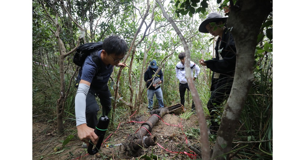 3 A piece of aircraft wreckage is discovered at Tai Tam Country Park