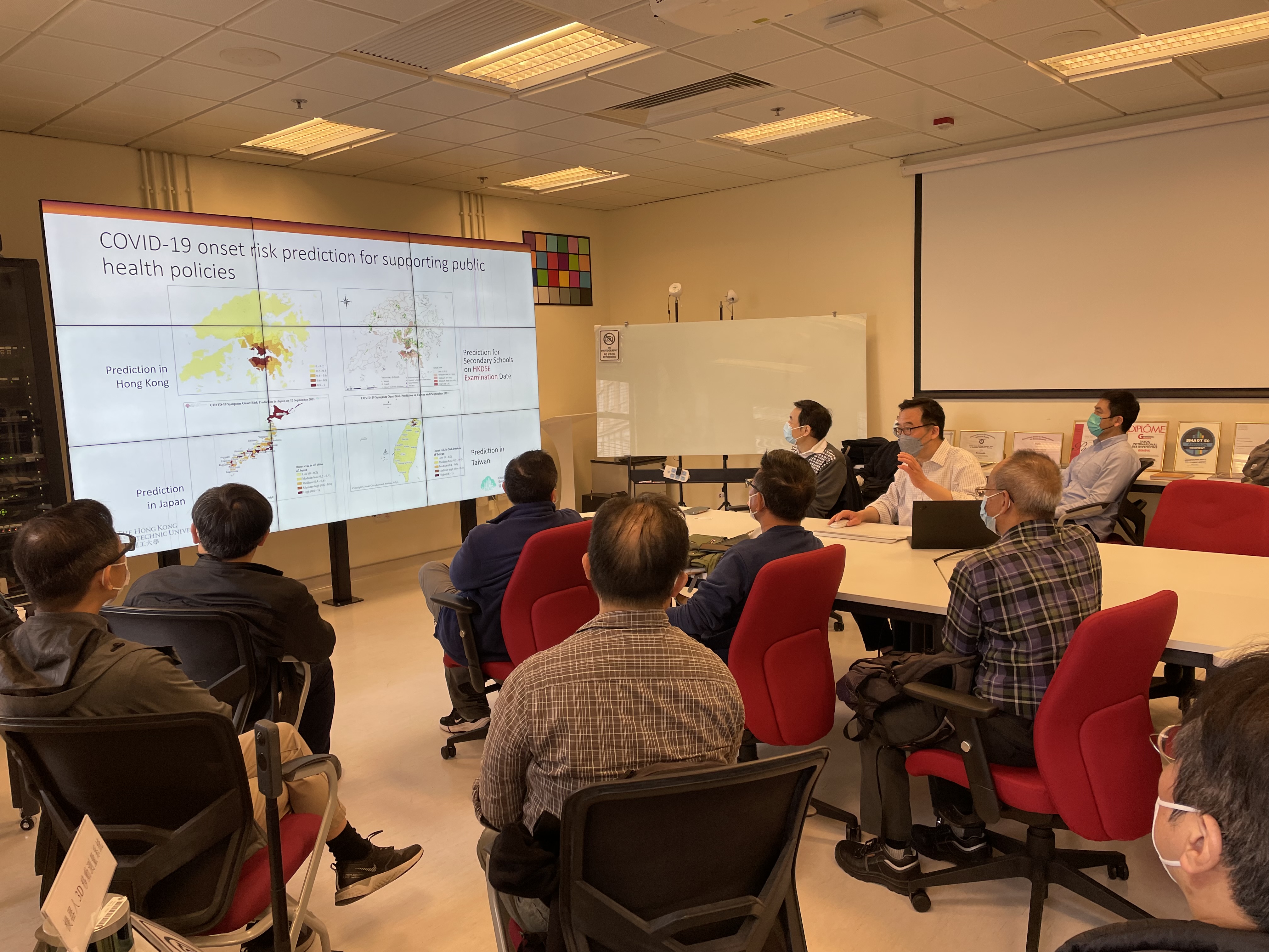 Prof John Shi gave presentation at Smart City Lab