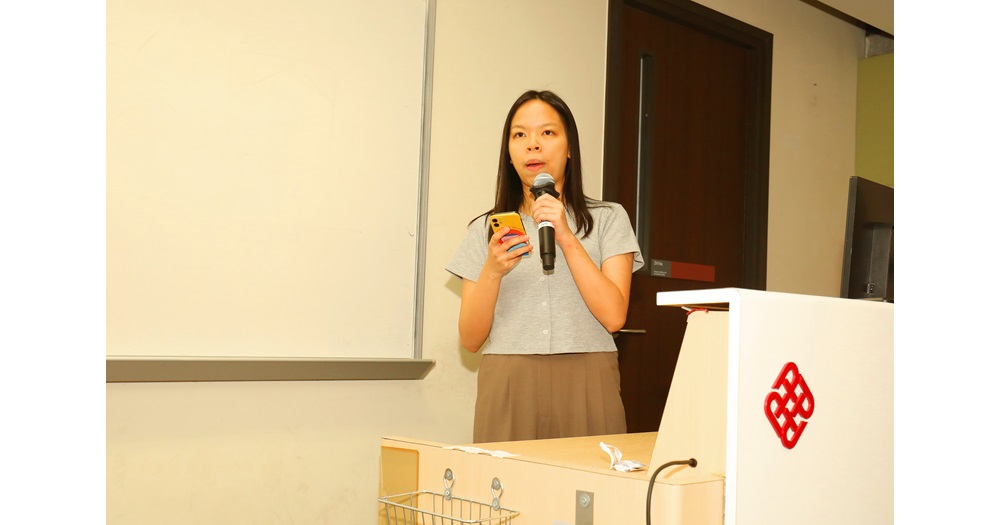 2023 Graduate Cherry Cheung gave sharing for sharing for freshmen during BSc break-out session