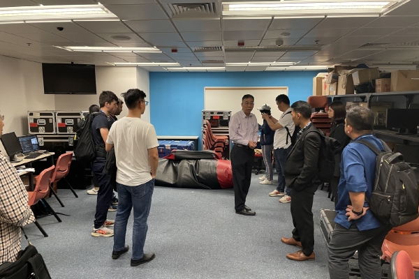 ICGE Day 3 Photo (Lab Tour)__6