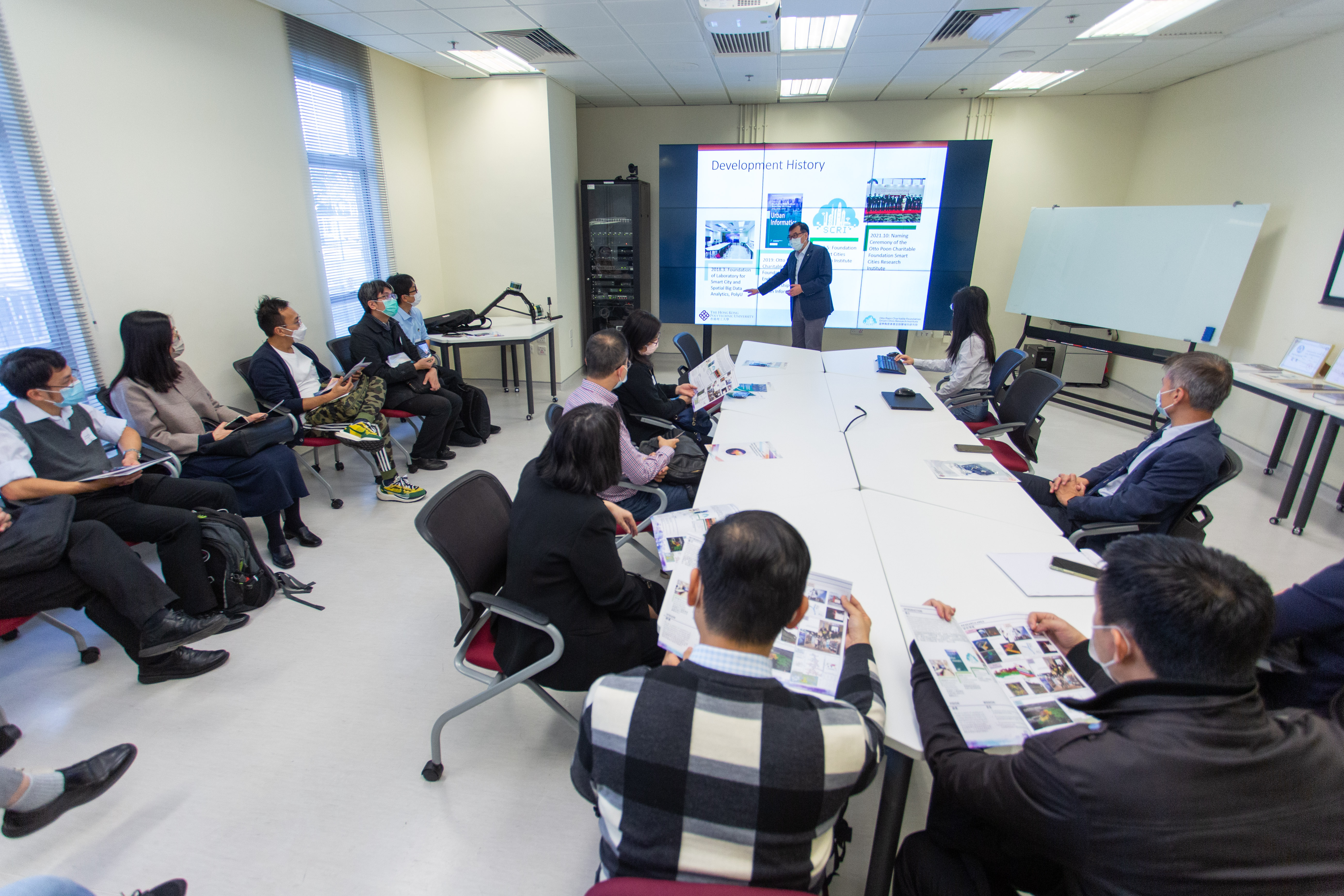 Prof. John Shi, the Director of the Smart Cities Research Institute, presenting the latest smart city research and innovations