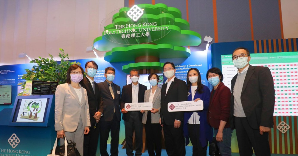 Group photo with VIP guests visiting PolyU booth