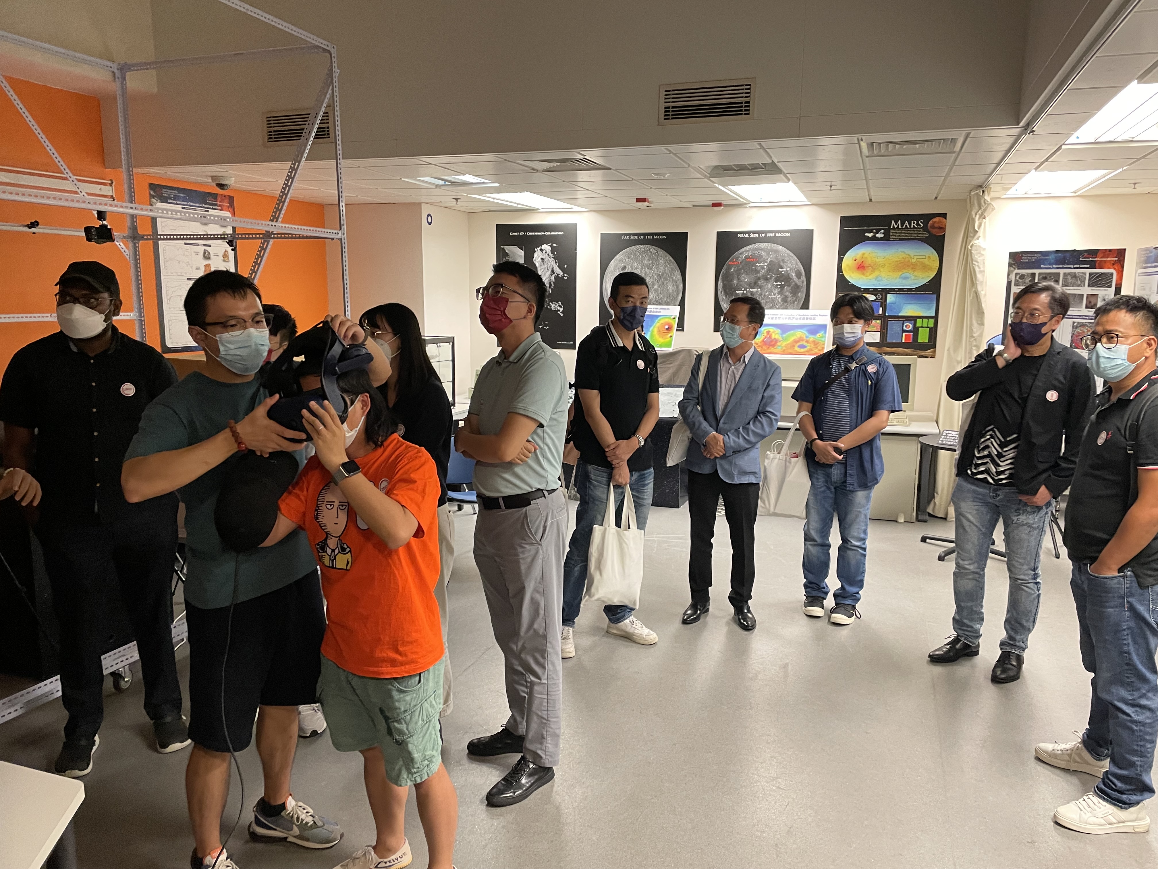 Lab tour in the Planetary Remote Sensing Lab