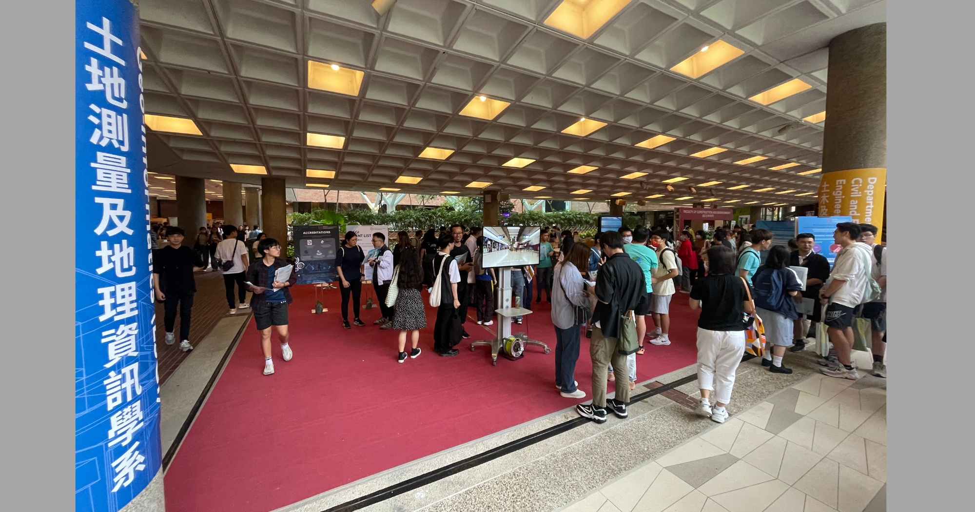 Prospective students visited our consultation booth to obtain the most up-to-date information about LSGI programmes.