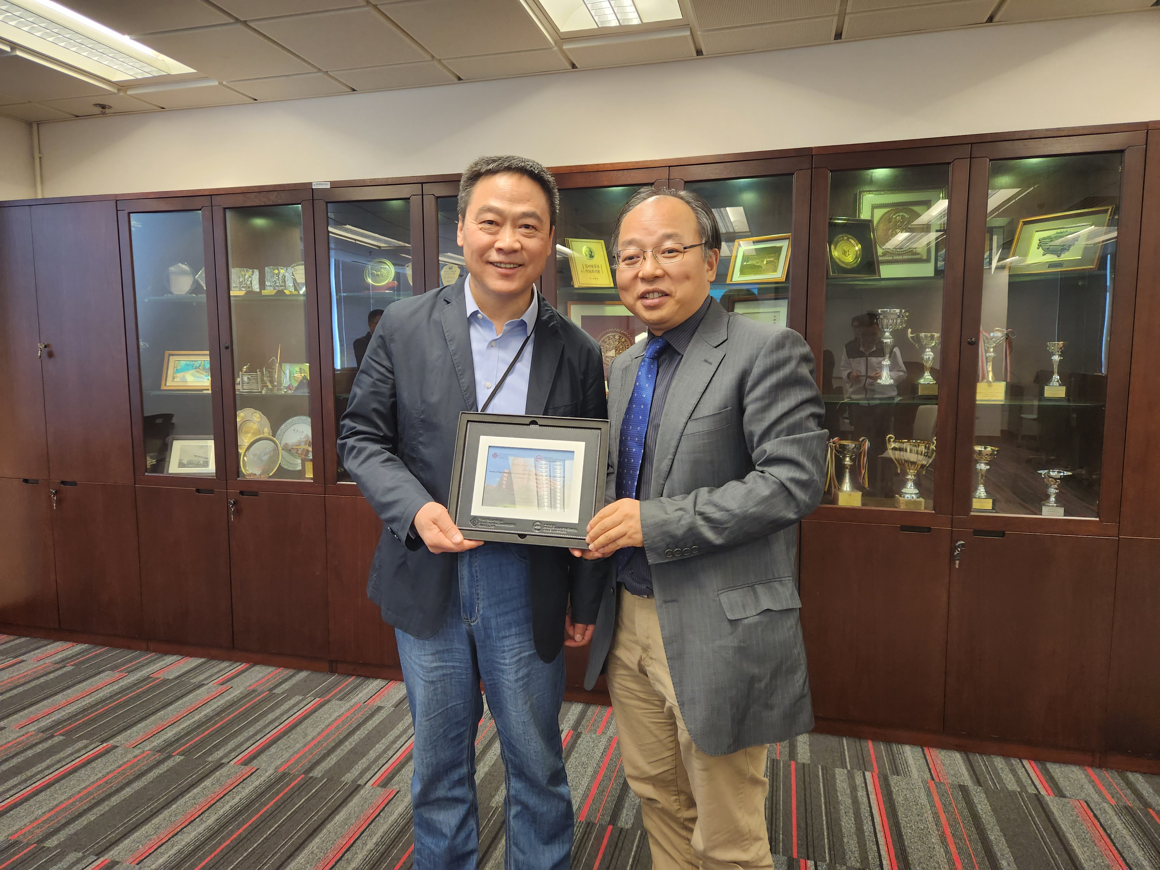 Souvenir presentation by Prof. George Liu