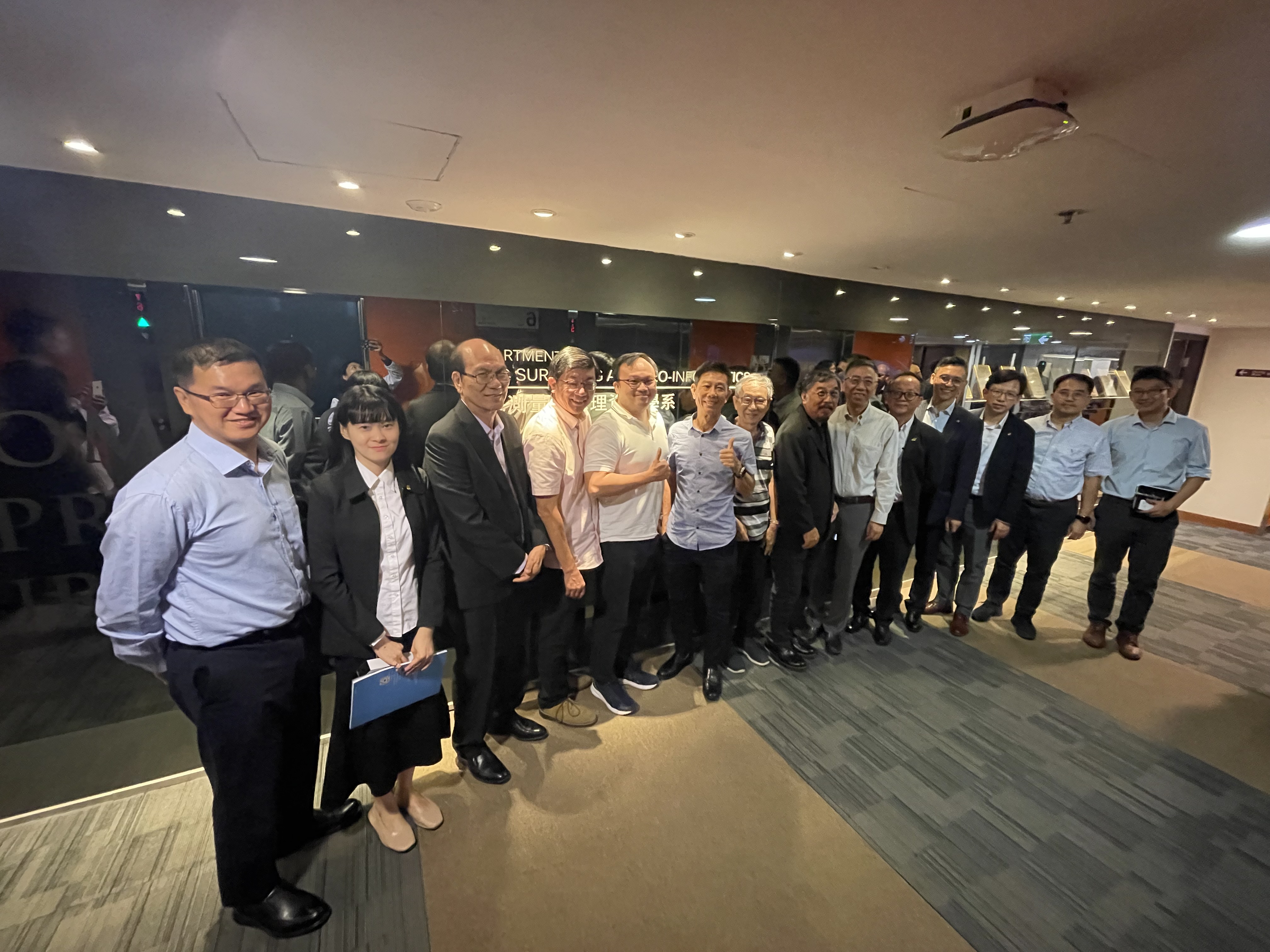 Group photo with SISV and HKIS representatives