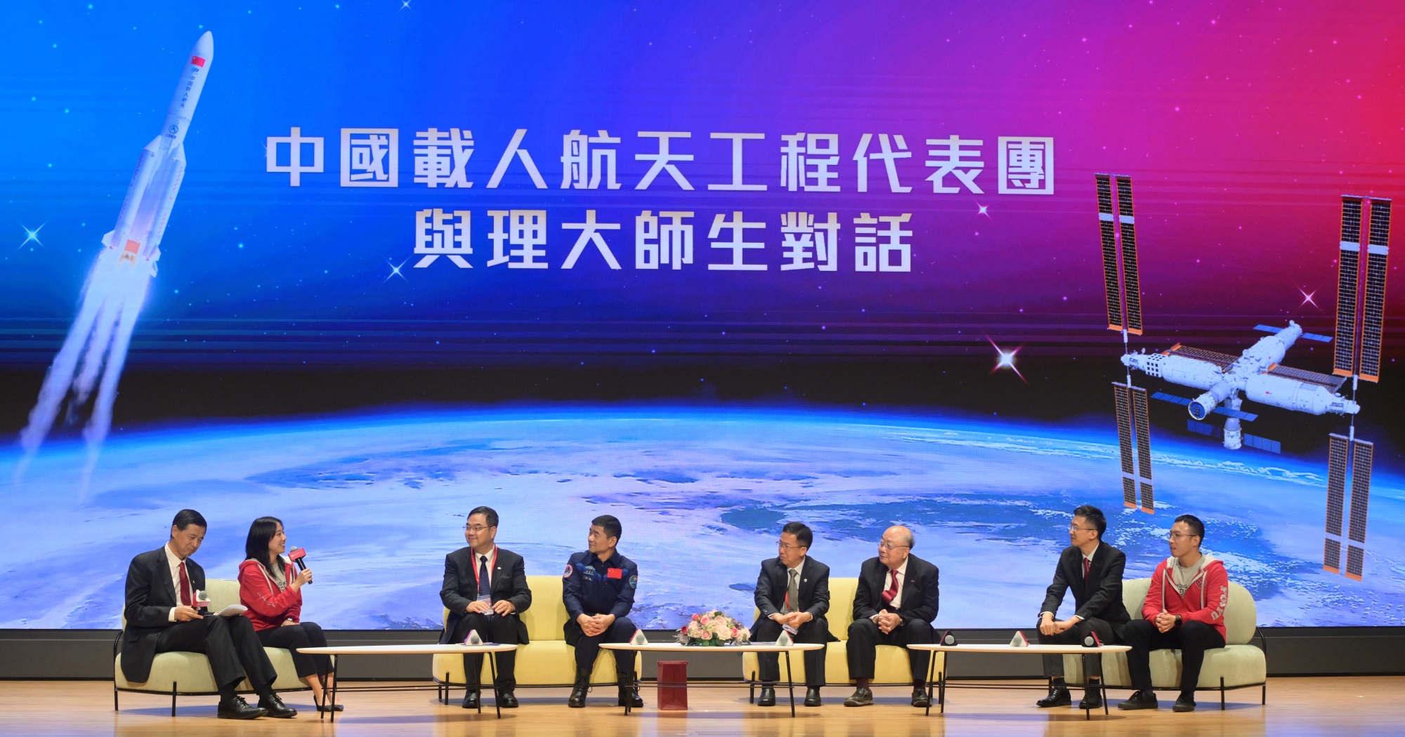Representatives from PolyU engaged in discussions with the delegation on aerospace technologies, astronaut training, and life in space.