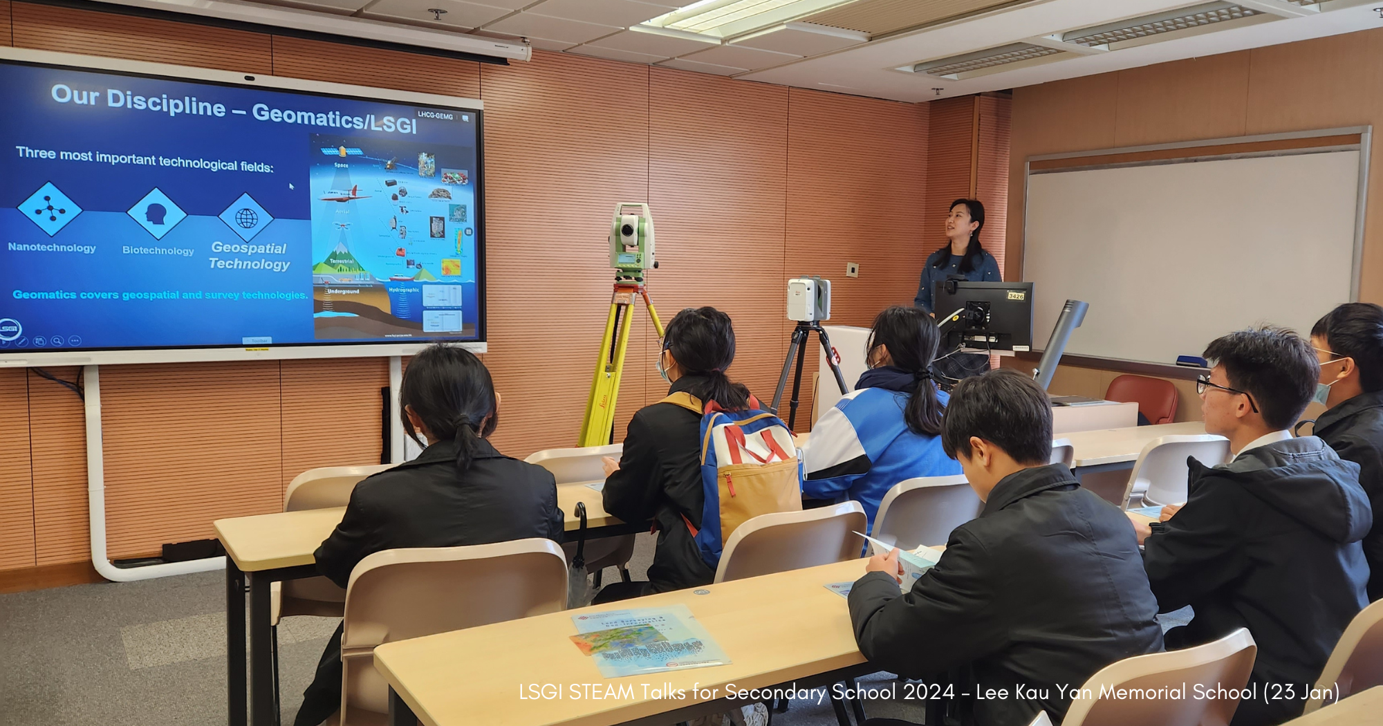 A group of 8 students and teacher from Lee Kau Yan Memorial School visited the LSGI Department on 23 January 2024.