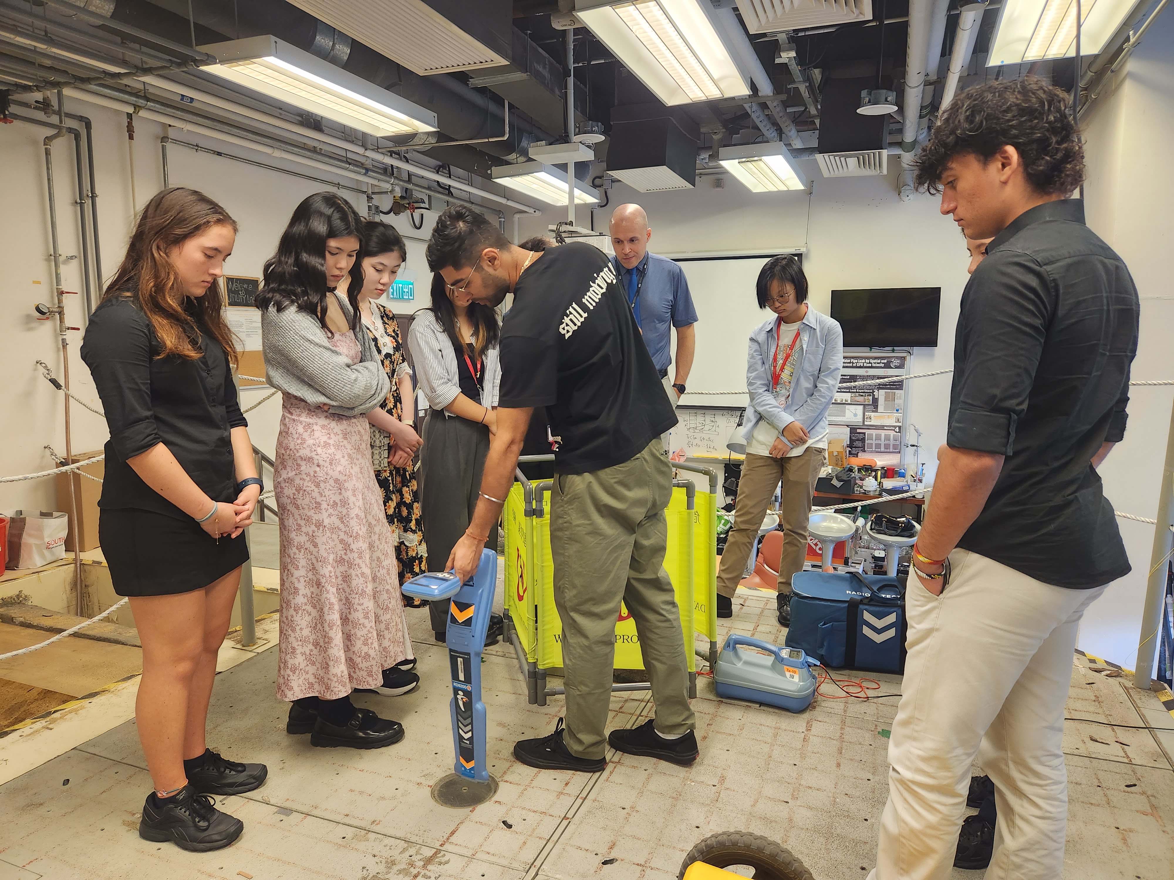 Students and teacher from Nord Anglia International School visited LSGI and had the Lab tour after the talk.