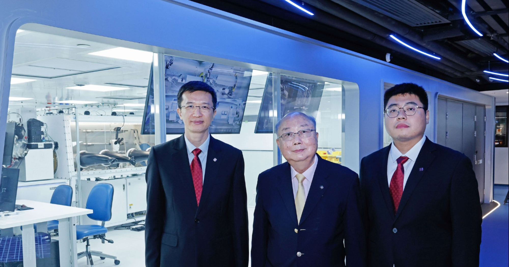 Led by Prof. Yung Kai-leung (centre) and Prof. Wu Bo (left), both seasoned experts in deep space exploration initiatives, the Chang’e-5 lunar soil analysis research has brought together a distinguished team, including Dr Wang Xing (right), to pioneer research on water trapped in lunar soil.