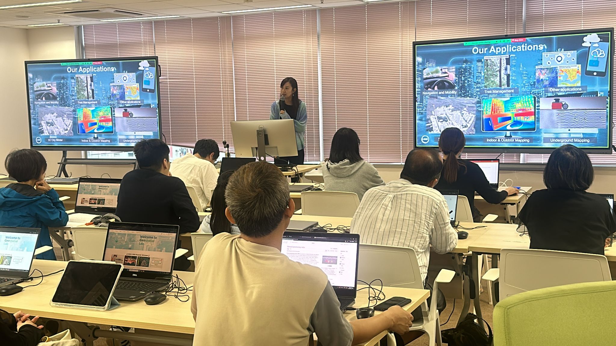 Dr. Sissi Chen, Lecturer of LSGI, gave a talk on "Smart City and 3D Mapping in Hong Kong" at the Geospatial Lab