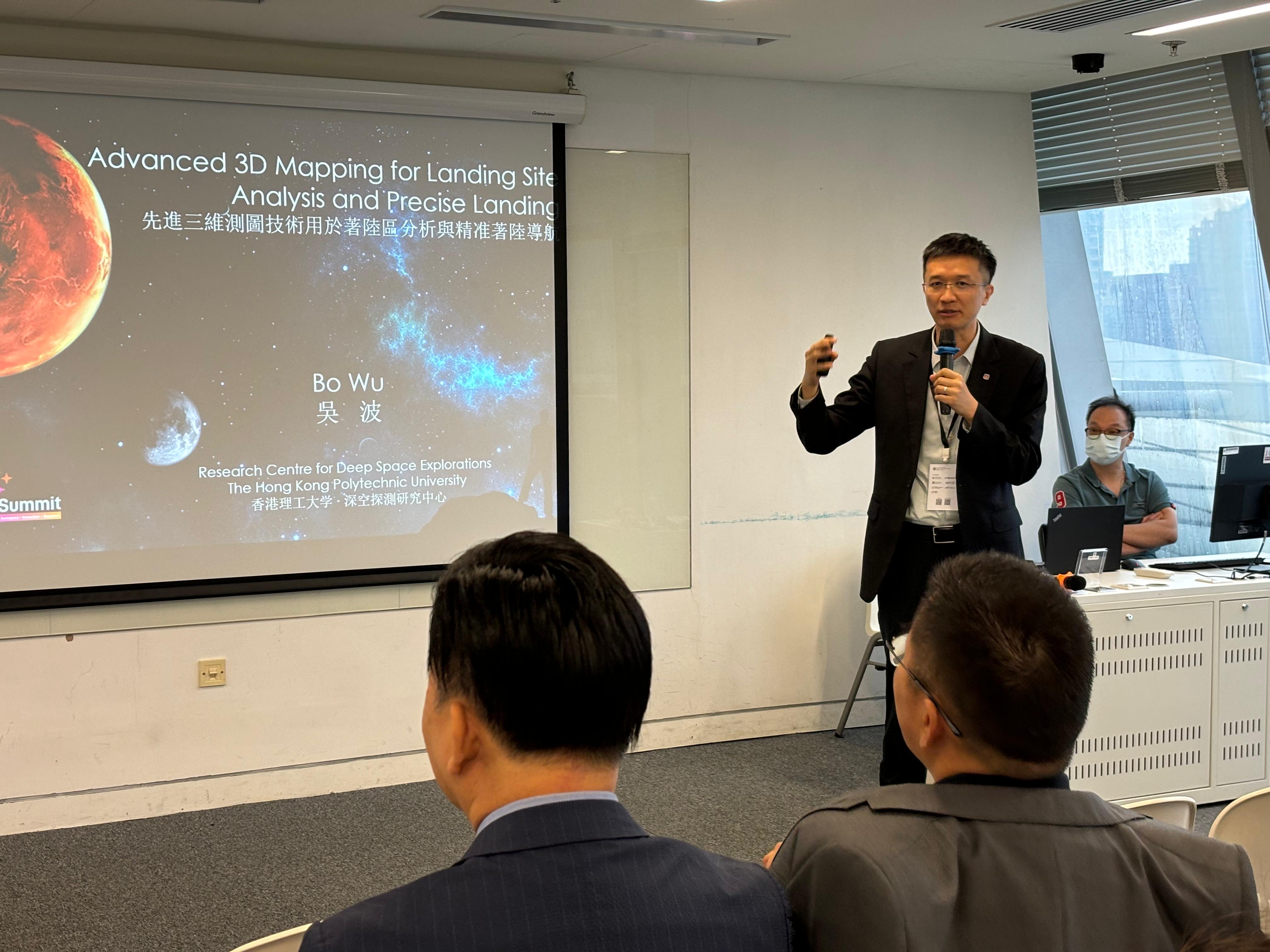 Professor Wu Bo, Associate Head of LSGI and Associate Director of RCDSE, delivered a talk on "Advanced 3D Mapping Techniques for Landing Site Analysis and Precise Landing."