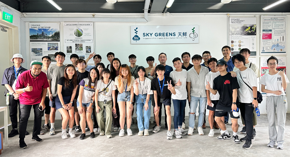 The highlight of the tour was the field trip to Sky Greens Farm, the world's first low-carbon, hydraulic-driven vertical farm.