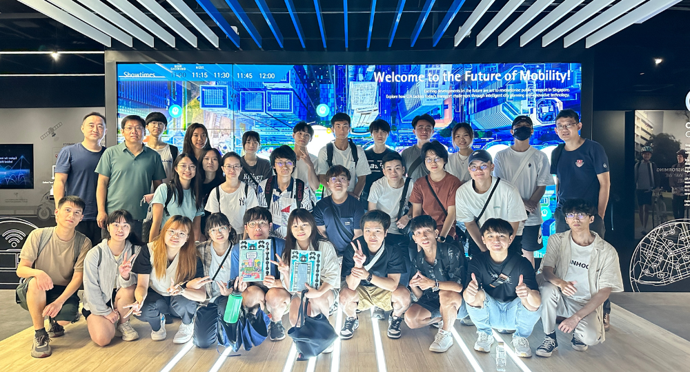 Our LSGI students visited the Mobility Gallery at the Land Transport Authority, learning the innovative technologies and approaches from Singapore.