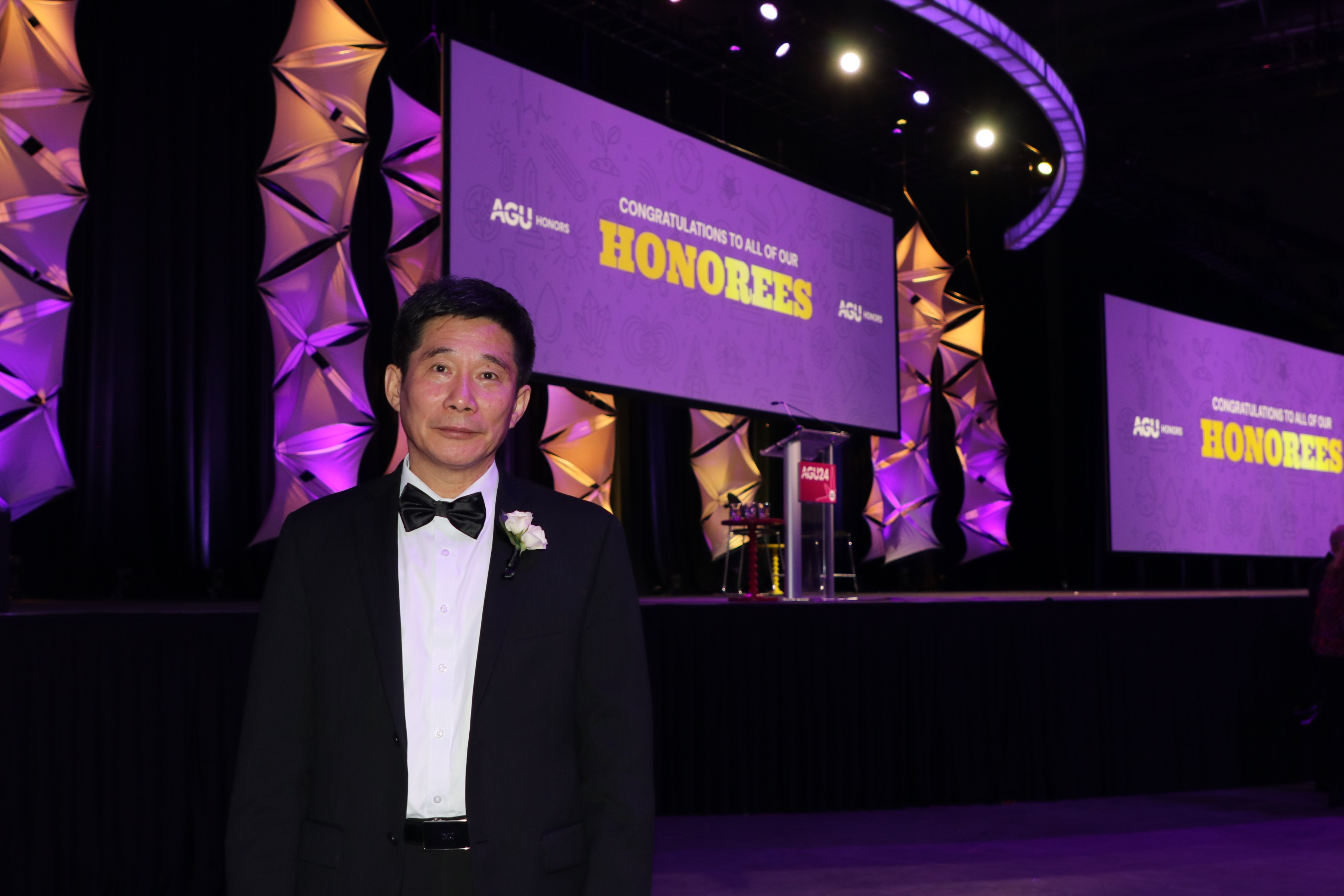 Prof. Jianli Chen attended AGU 2024 Honors Ceremony