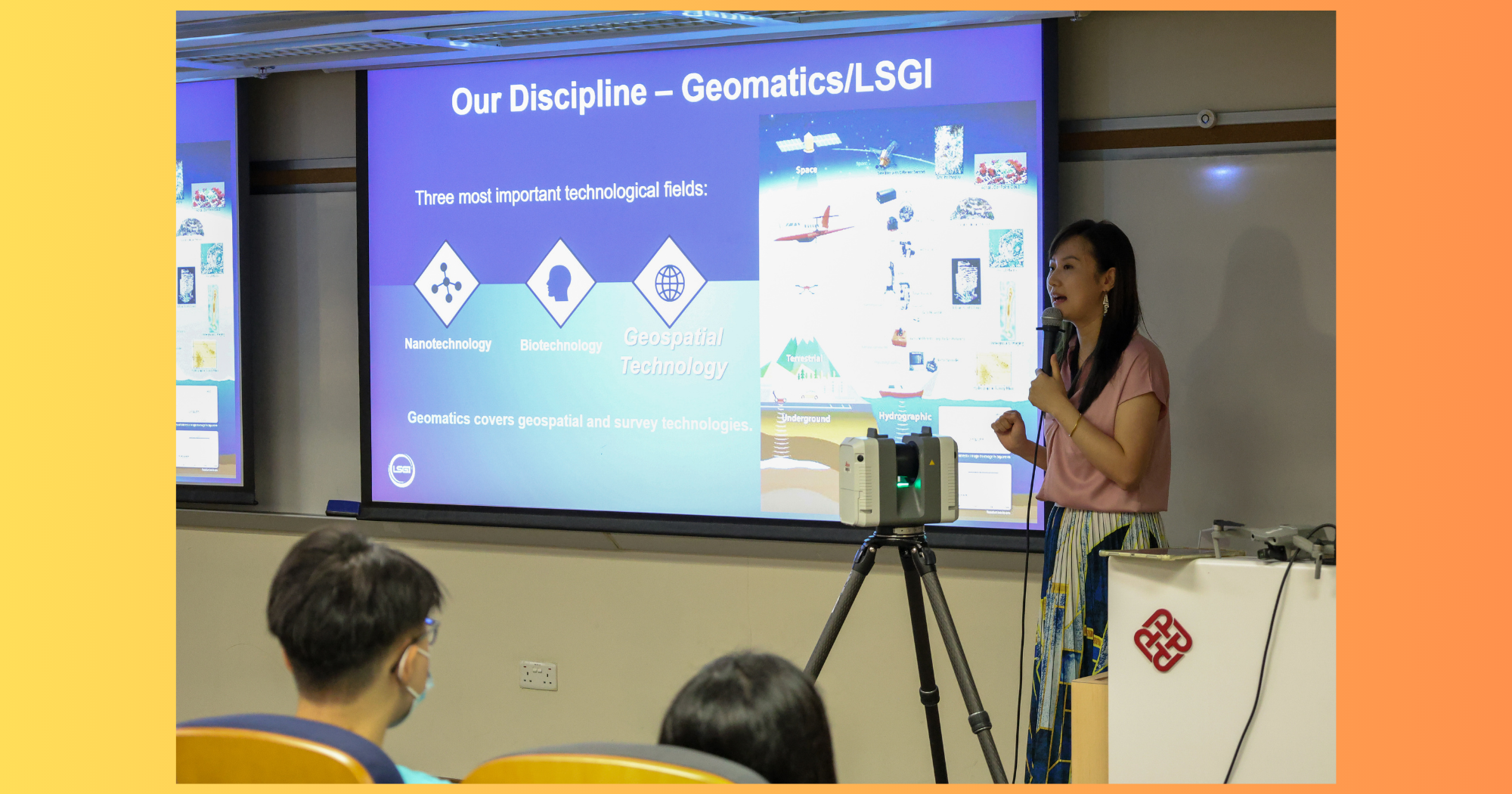 Dr Sissi Chen, Lecturer and Deputy Programme Leader of our BSc programme, conducted the seminar to share information about our BSc programme with recent HKDSE students and their parents.