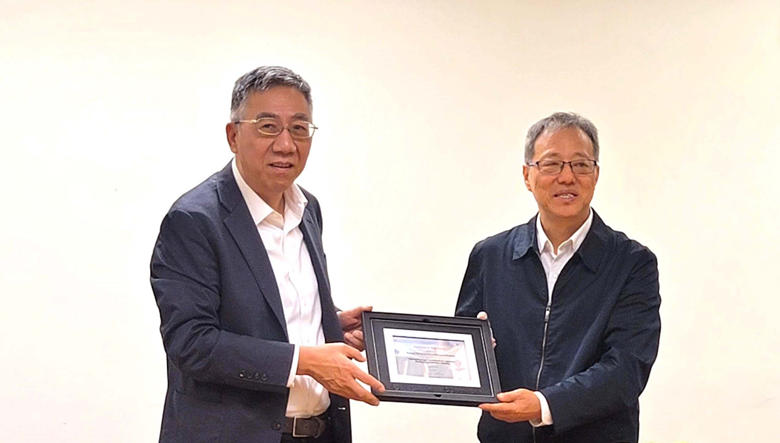 Souvenir presentation by Prof. Wu Chen