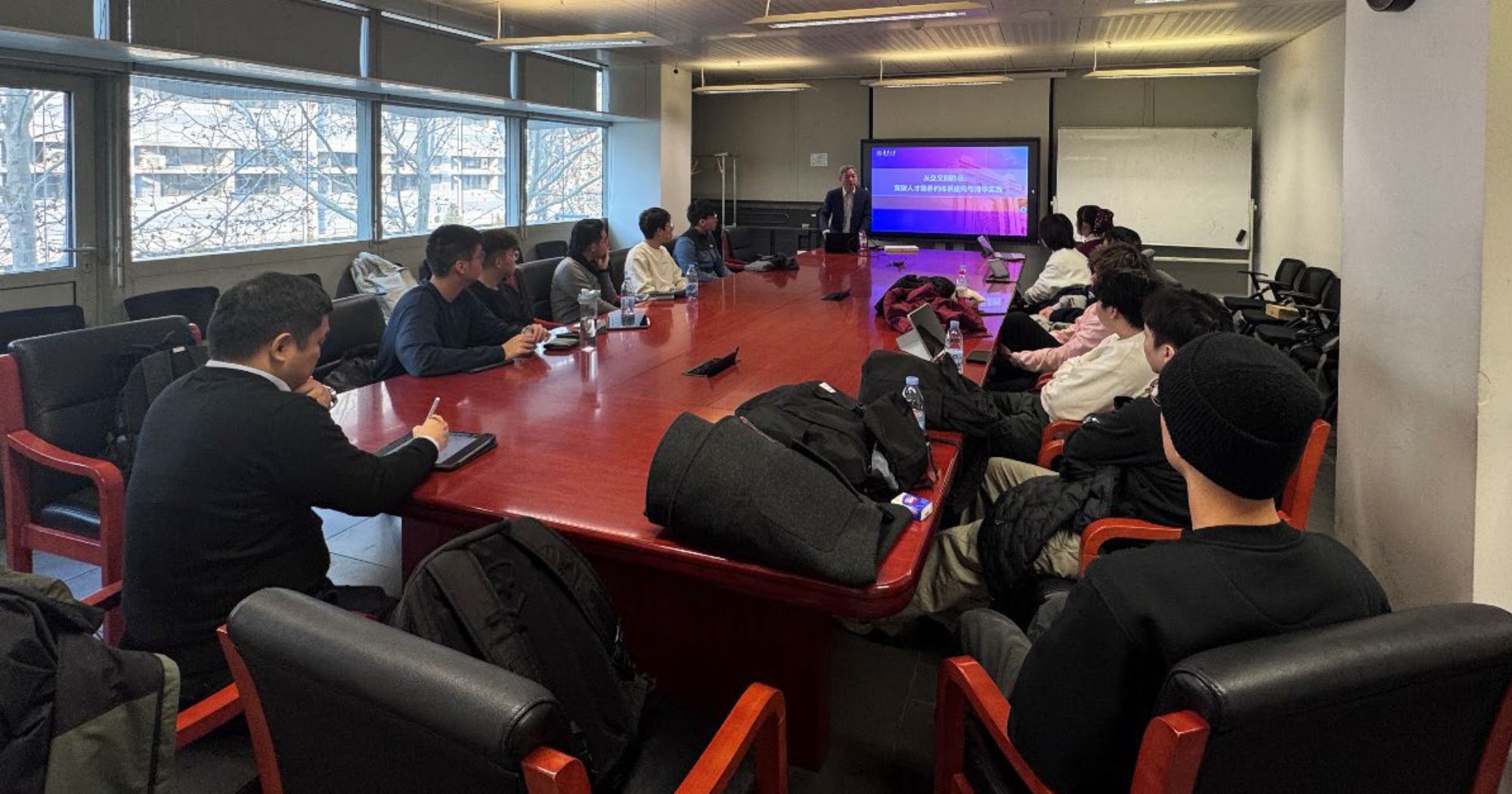 Prof. WANG introduced Tsinghua University's strategies and practices in interdisciplinary dual-carbon talent training.