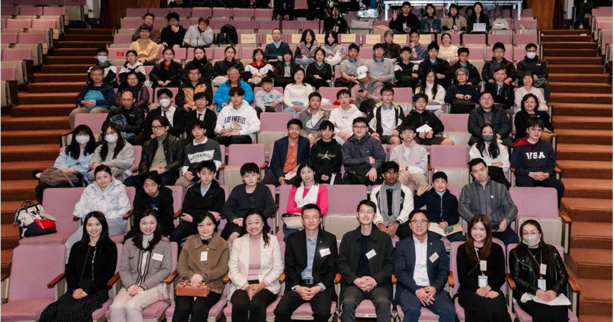 PolyU recently held a public lecture for the space-themed programme “Building the Future: Robotics for the International Lunar Research Station” on campus. The event attracted over a hundred teachers and students from secondary schools and international schools in Hong Kong and the Greater Bay Area to attend in person.