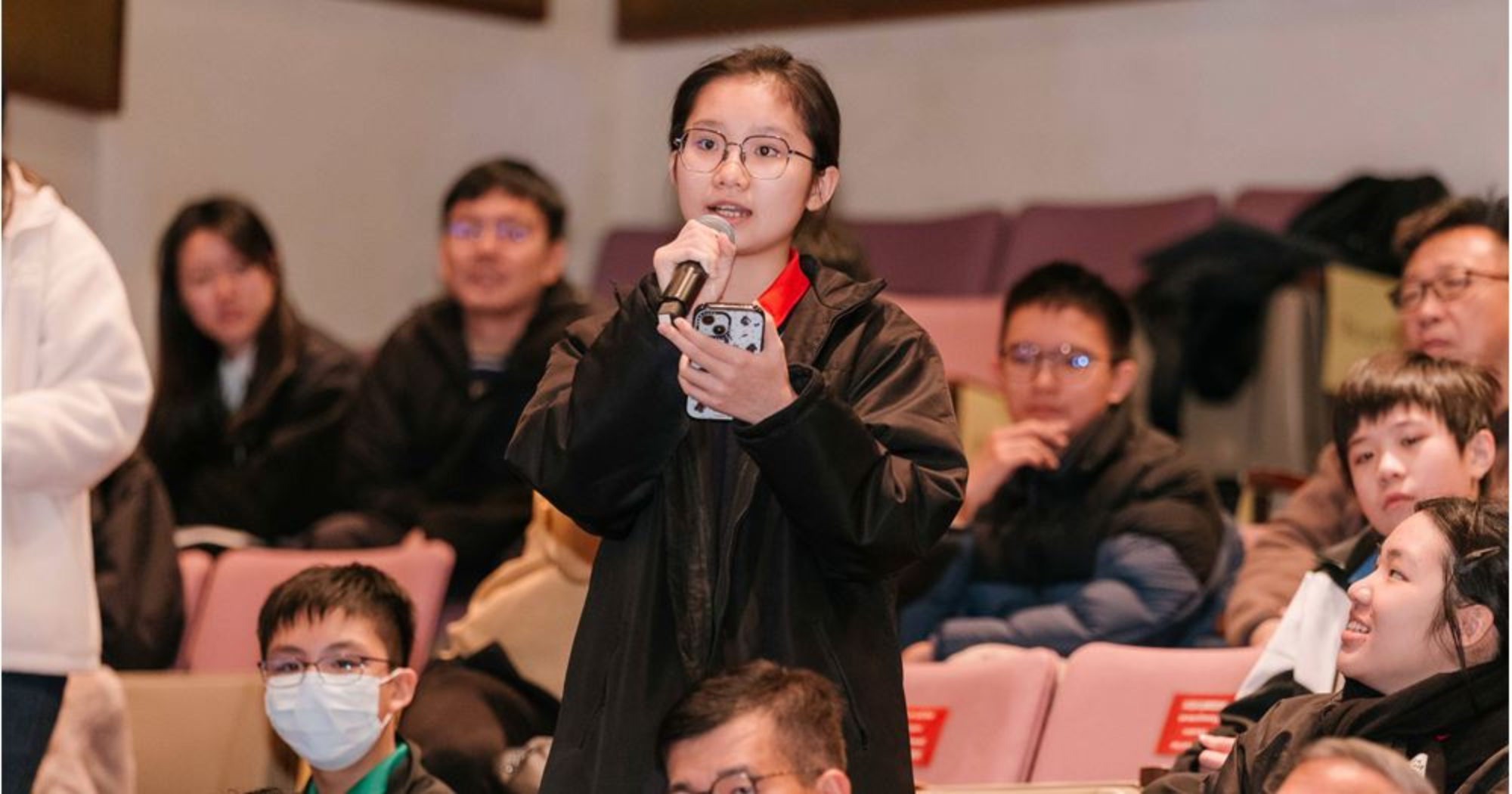 Participating students actively engaged in the Q&A session, showcasing their strong enthusiasm for space technology and their inquisitive spirit.