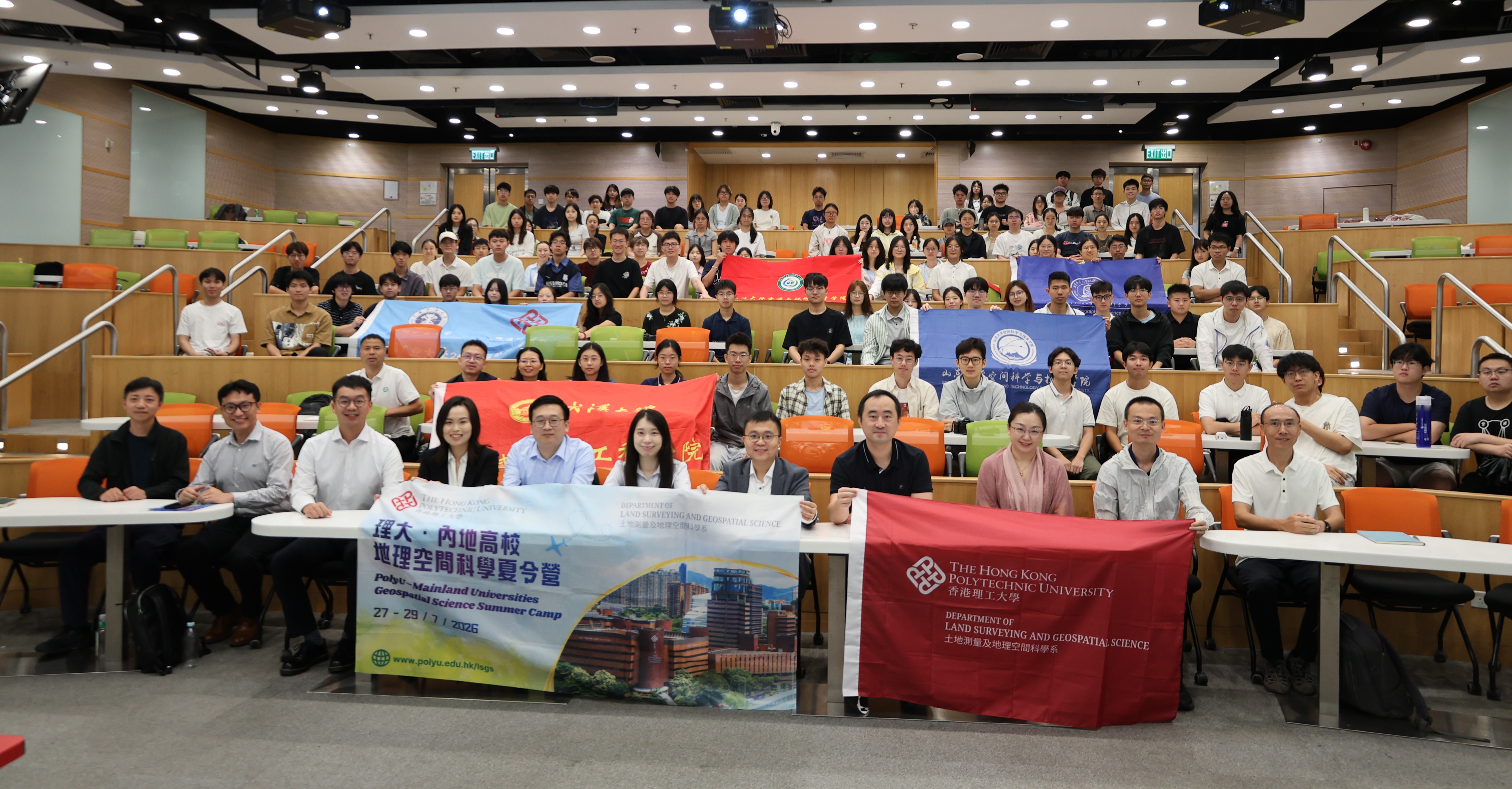 Representatives from the Survey and Mapping Office (SMO) of the HKSAR Lands Department shared valuable insights.