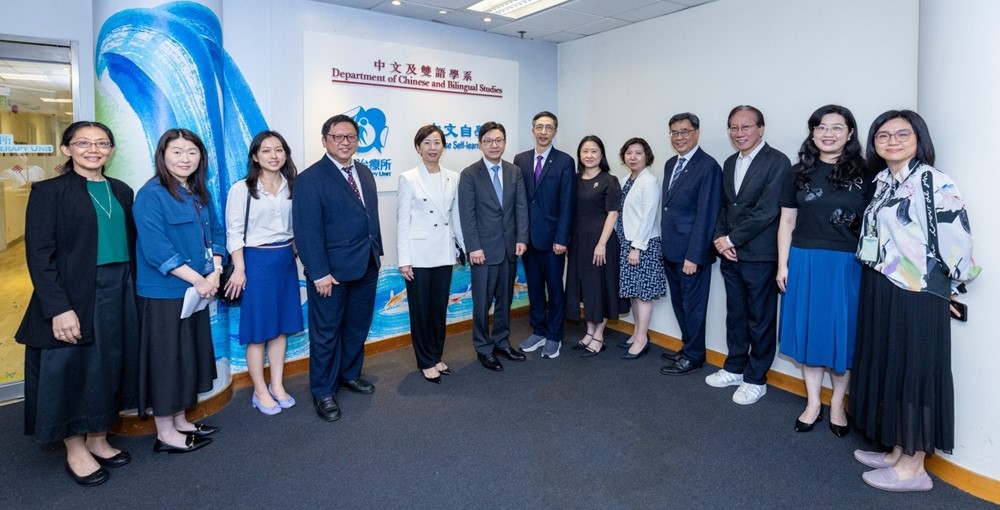 Secretary for Labour and Welfare Visits Speech Therapy Unit and Speech ...
