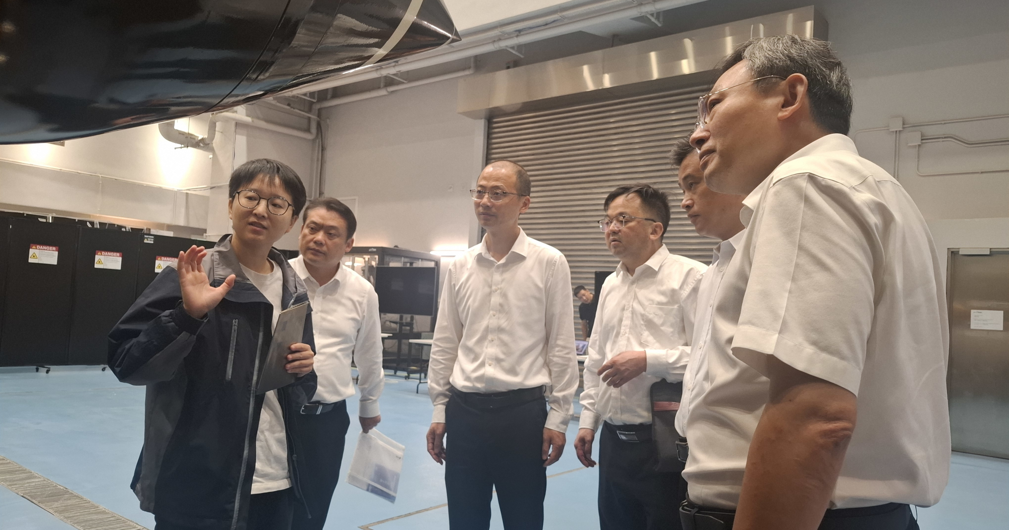The delegation visits the Aviation Services Research Centre (ASRC).