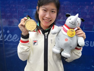 annie-au-asian-game-gold-medal-2 thumb