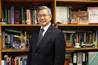 FS02portrait 2Prof HC Man 2