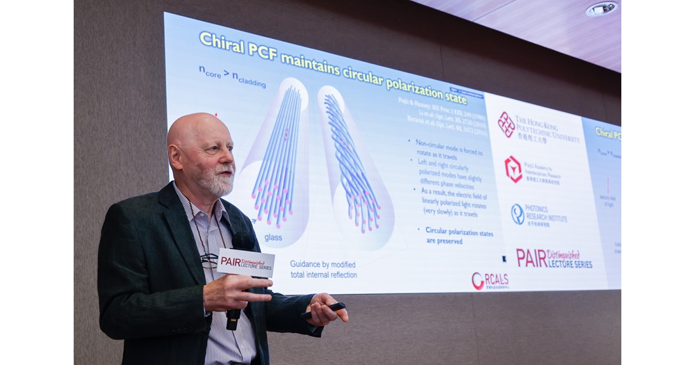 20241105 Prof Philip RUSSELL 2000 x 1050 pxEN 3