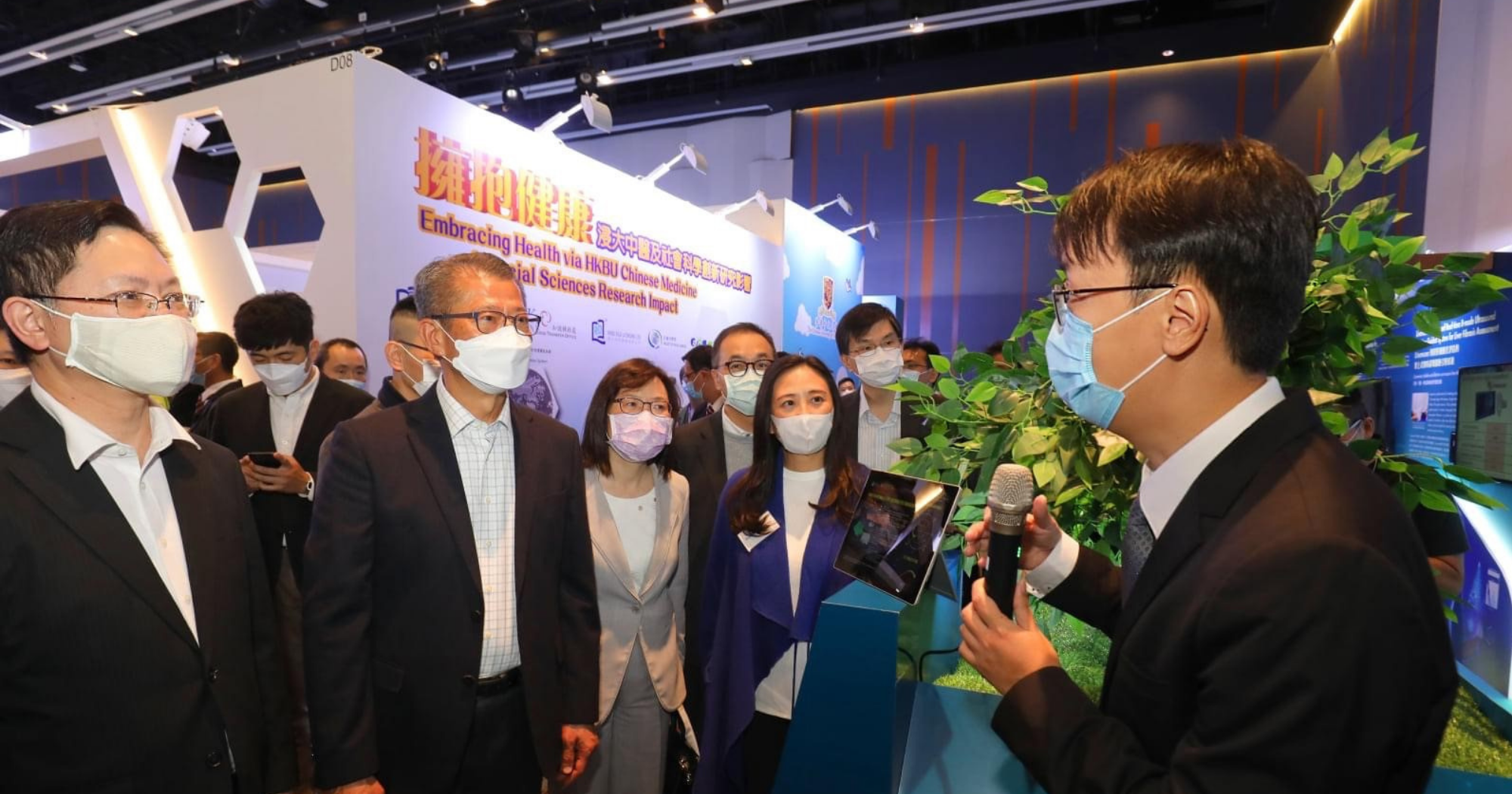 20211023_Prof Charles Wong presented to govt officers_2000x1050