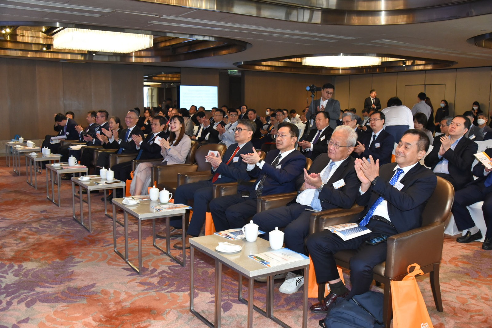 74b7b992-249d-4230-80cc-7d82441376d7