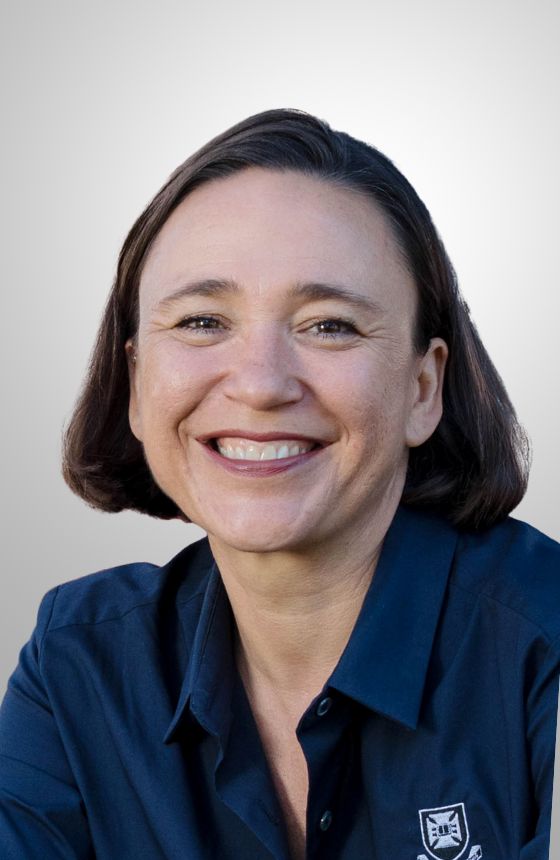 Prof Sara DOLNICAR 560 x 860