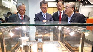 Financial Secretary pays visit to PolyU