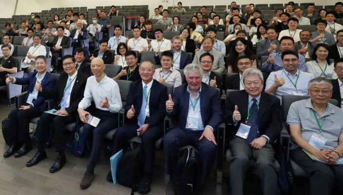 Some of the VIP guests attending the Symposium: (front row, from left) Prof. Li Xiangdong, Director of RISUD, Dean of Faculty of Construction and Environment and Chair Professor of Environmental Science and Technology, Department of Civil and Environmental Engineering; Ir Prof. Albert Chan, Associate Director of RISUD, and Chair Professor of Construction Engineering and Management, Department of Building and Real Estate; Mr Wong Kam-sing, former Secretary for the Environment, HKSAR Government; Prof. Jiang Guibin, Director of State Key Laboratory of Environmental Chemistry and Ecotoxicology, Chinese Academy of Sciences; Prof. Frank Kelly, Battcock Chair of Community Health and Policy, Imperial College London; Prof. Siaw Kiang Chou, Emeritus Professor (Thermal Systems), National University of Singapore; and Prof. Tao Shu, Professor, College of Urban and Environmental Sciences, Peking University
