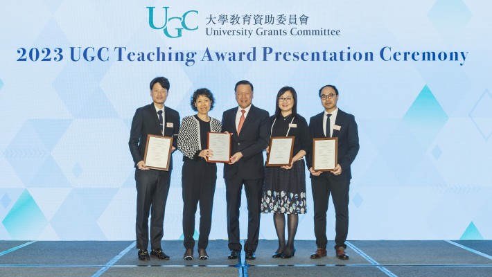 During the UGC prize presentation ceremony, the Internationalisation at Home team received the 2023 UGC Teaching Award in the Collaborative Teams category from Mr Tim Lui, Chairman of UGC (centre). Team members receiving the award included (from left) Dr Arkers Wong Kwan-ching, Prof. Engle Angela Chan (team leader), Dr Betty Chung Pui-man, and Mr Timothy Kam-hung Lai, from the School of Nursing.