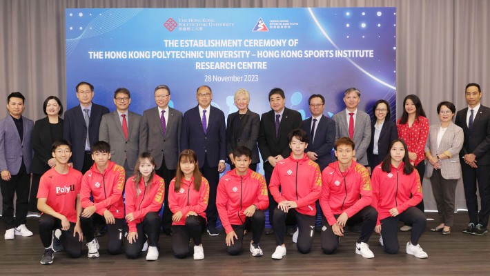PolyU and HKSI representatives together with PolyU student athletes.