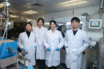 Dr Leng and her research team