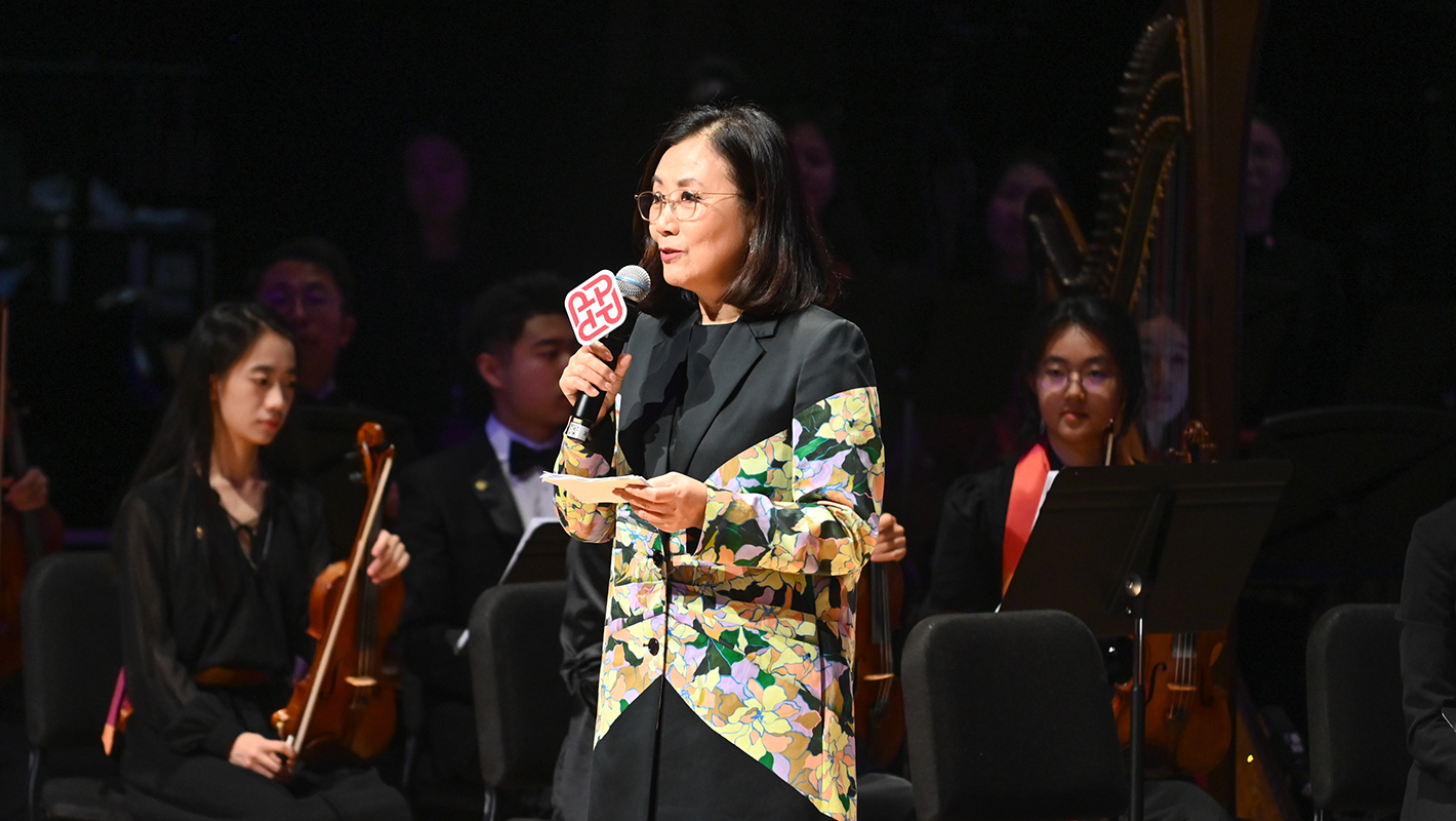 理大艺术家联盟召集人汪明荃博士以其专业造诣，精心策划是次音乐会，为观众带来难忘的体验。