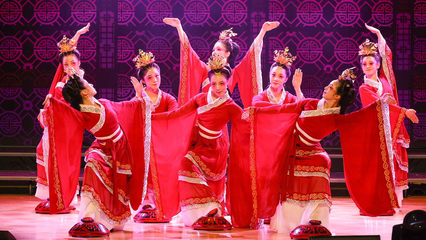 理大藝術家聯盟成員之一的香港舞蹈團演出《群伎獻藝》漢。