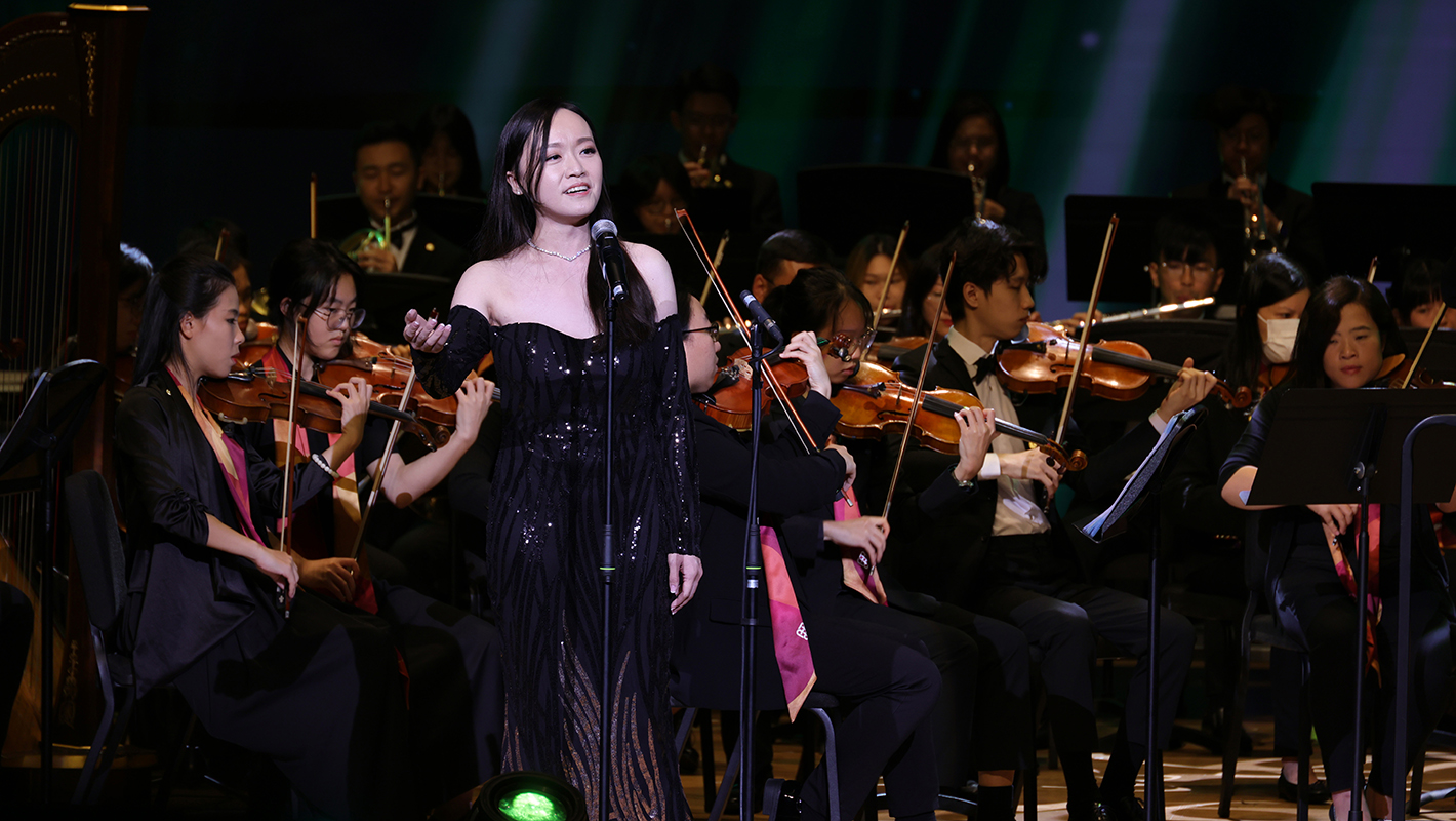 Soprano Ms Louise Kwong performed O mio babbino caro (Oh my dear Papa) from Gianni Schicchi.