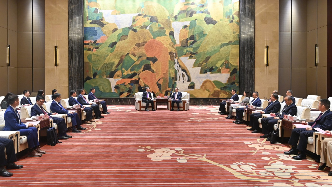 A delegation led by Prof. Jin-Guang Teng, President of PolyU, visited the Wuhan Municipal People’s Government.