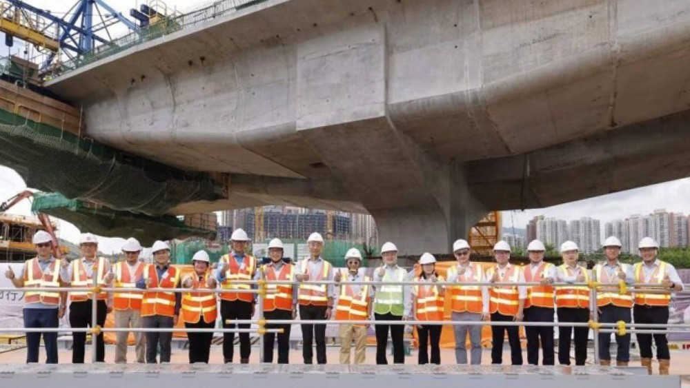 PolyU’s welding technology for S960 steel was applied in a footbridge at the Fanling North New Development Area.